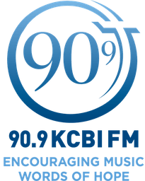 Logo de KCBI Radio Network 90.9 FM