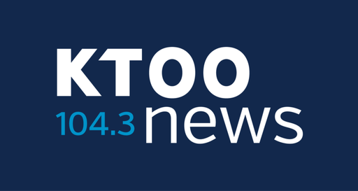 Logo de KTOO News 104.3 FM