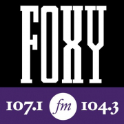 Logo de WFXC/WFXK Foxy 107.1 & 104.3 FM